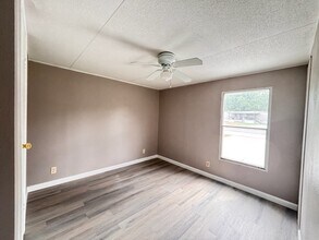 221 Morris Ln in Huntsville, TX - Building Photo - Building Photo