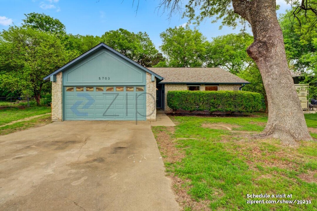 5703 Cherry Cove in Austin, TX - Building Photo