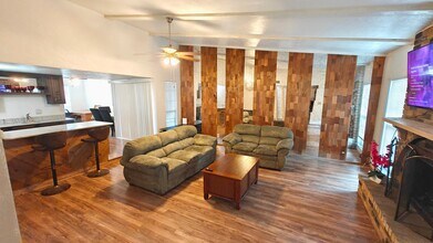 2705 Treeview Dr in Arlington, TX - Building Photo - Building Photo