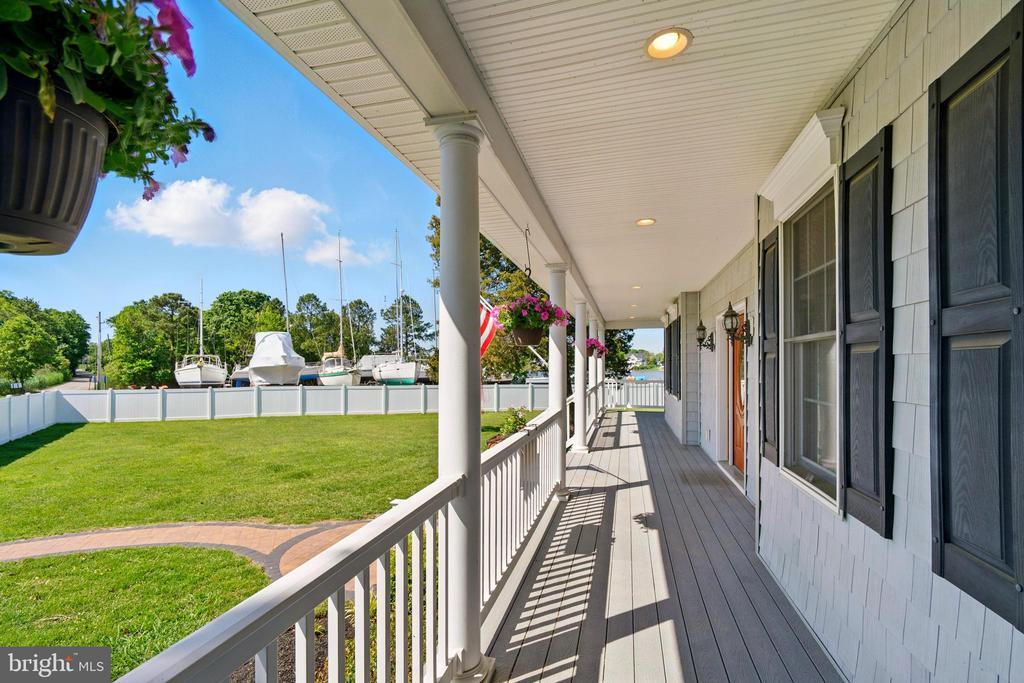6119 New St in Rock Hall, MD - Building Photo