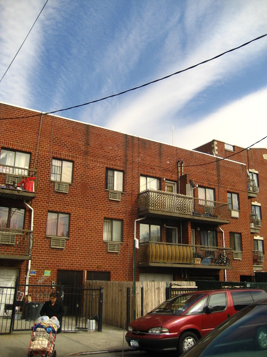 4031 97th St in Corona, NY - Building Photo