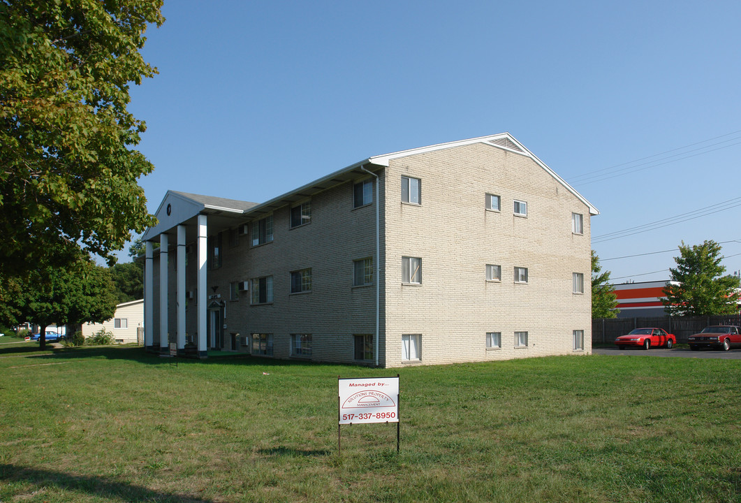 Lee Apartments in Lansing, MI - Building Photo