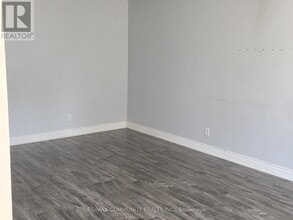 345 Fairlawn St in Oshawa, ON - Building Photo - Building Photo