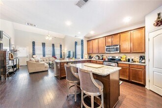 129 Eagle Owl Loop in Leander, TX - Foto de edificio - Building Photo