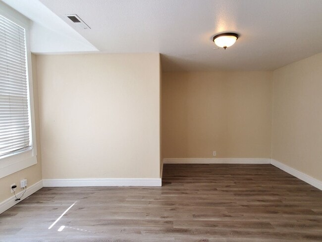 694 S Second St, Unit 04 in San Jose, CA - Foto de edificio - Building Photo