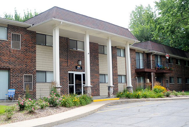 Arbor Glen Apartments in Michigan City, IN - Building Photo - Building Photo