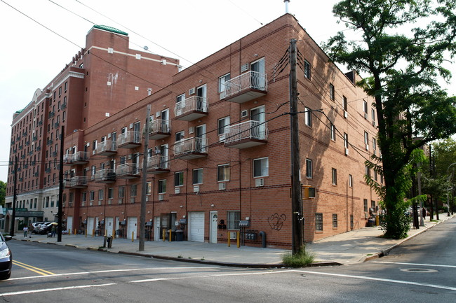 3349 Union St in Flushing, NY - Building Photo - Building Photo