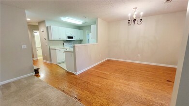 123 Perkins Pl in Seneca, SC - Foto de edificio - Building Photo