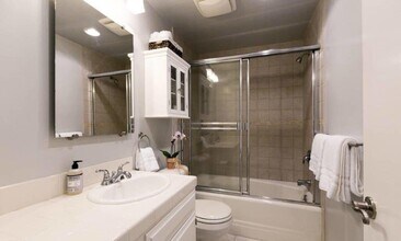 11820 Mayfield Ave, Unit 103 in Los Angeles, CA - Building Photo - Building Photo