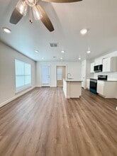 1615 N Clinton Ave in Lubbock, TX - Building Photo - Building Photo