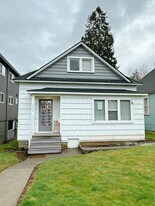 1004 Billy Frank Jr. St in Bellingham, WA - Building Photo