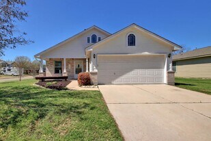 218 Katy B Ln in Bastrop, TX - Building Photo