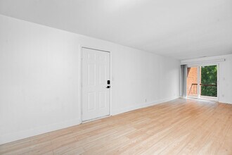 1920 Hunting Lake Ct, Unit 202 in St. Louis, MO - Building Photo - Building Photo