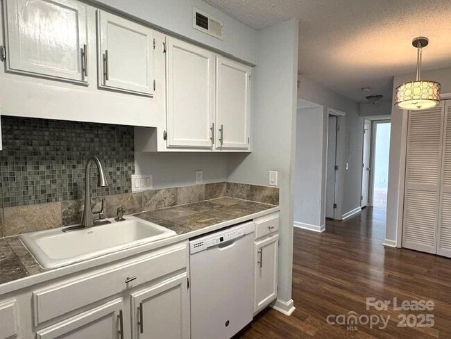 3139 Heathstead Place in Charlotte, NC - Building Photo - Building Photo