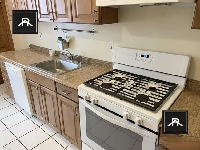 25 S Crescent Circuit in Boston, MA - Building Photo - Building Photo