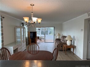 2950 SE Ocean Blvd in Stuart, FL - Foto de edificio - Building Photo