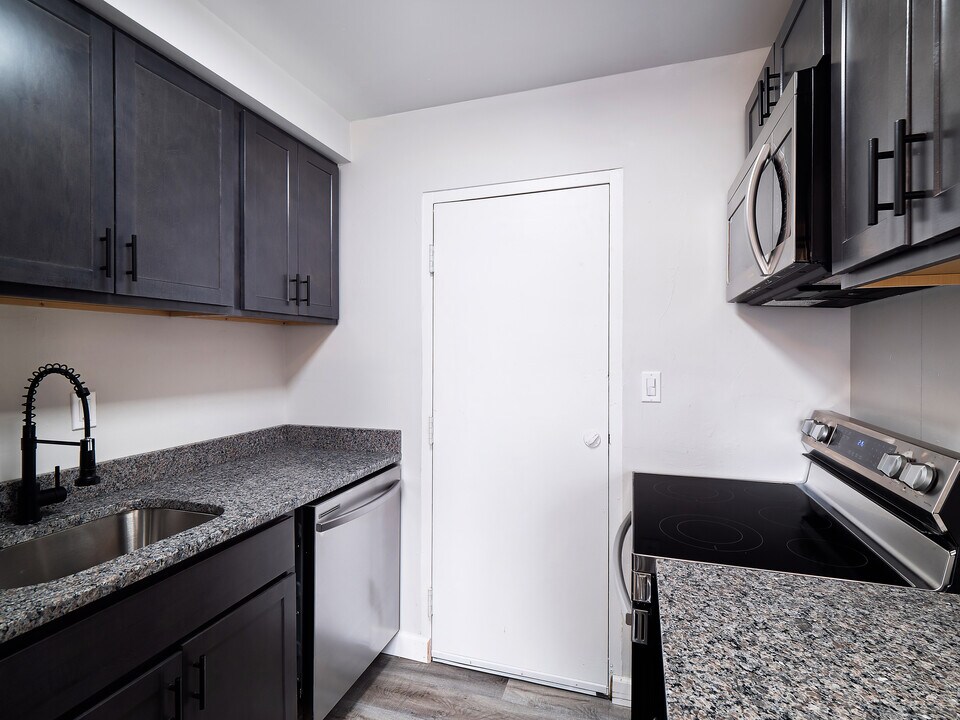 Coventry Mayfield Apartments in Cleveland Heights, OH - Building Photo
