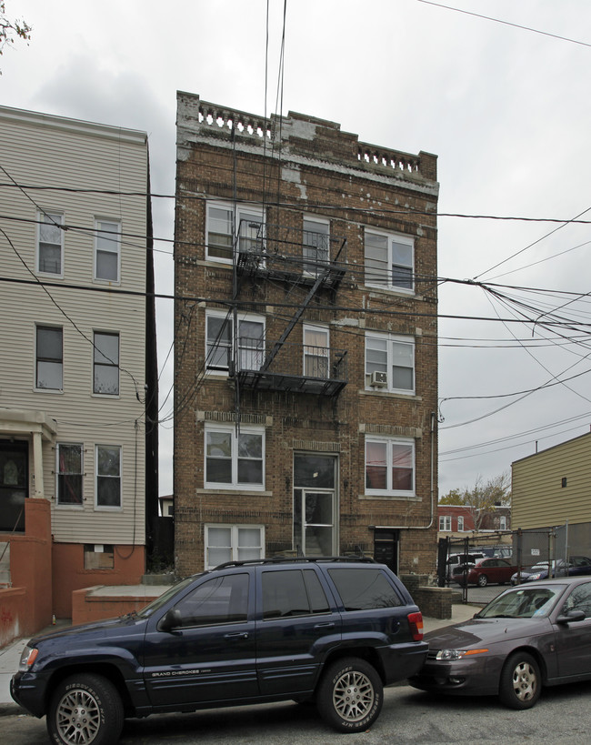 15-17 Marion Pl in Jersey City, NJ - Building Photo - Building Photo