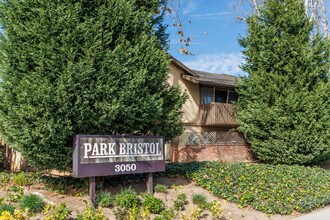3050 S Bristol St in Santa Ana, CA - Building Photo - Building Photo