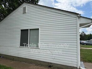 442 Mueller Ave in Ferguson, MO - Building Photo - Building Photo