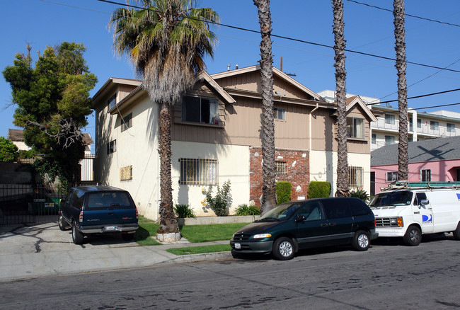 1011 N Chester Ave in Inglewood, CA - Building Photo - Building Photo