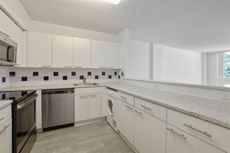 1500 Bay Rd, Unit S-0370 in Miami Beach, FL - Building Photo - Building Photo