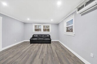 39 Helena Ave in Mohegan Lake, NY - Building Photo - Building Photo