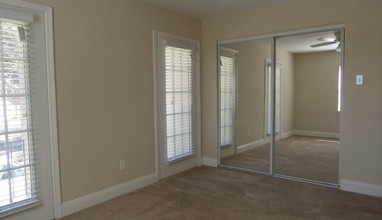 Lakewood North in New Orleans, LA - Building Photo - Interior Photo