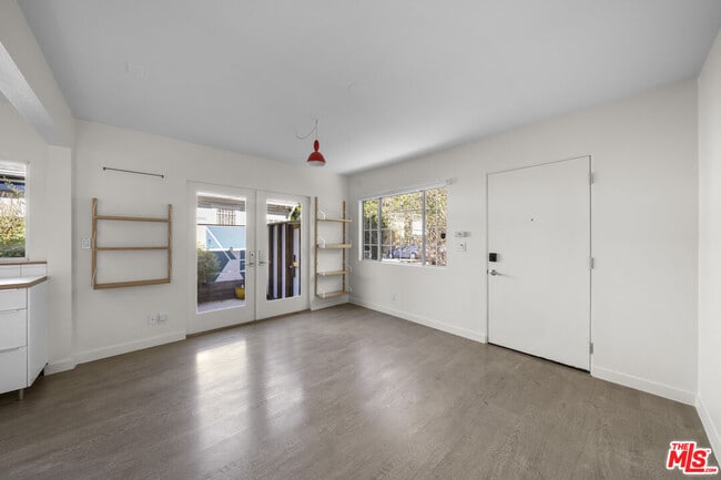 953 N Hoover St in Los Angeles, CA - Building Photo - Building Photo