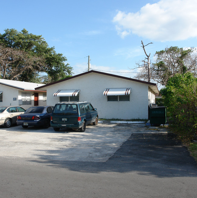 3709-3711 SW 12th Pl in Fort Lauderdale, FL - Building Photo - Building Photo