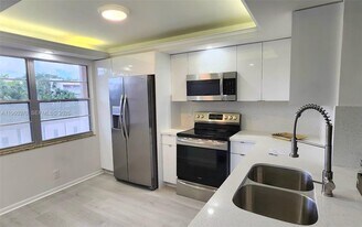 2304 Lucaya Ln in Coconut Creek, FL - Building Photo