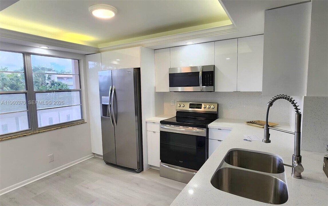 2304 Lucaya Ln in Coconut Creek, FL - Building Photo