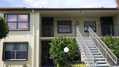 7879 Willow Spring Dr in Greenacres, FL - Building Photo - Building Photo