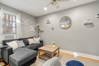 22 S Bremen St, Unit #2 in Boston, MA - Foto de edificio - Building Photo