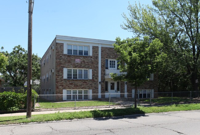 2723 Cedar Ave South in Minneapolis, MN - Foto de edificio - Building Photo