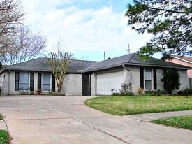 310 Gentilly Dr in Katy, TX - Building Photo