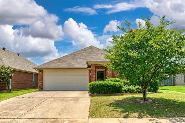 1200 Sierra Blanca Dr in Burleson, TX - Building Photo