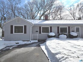 86 Clinton St in Glastonbury, CT - Building Photo