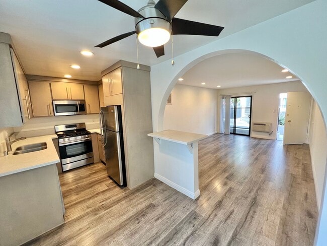 3510 Clarington Ave in Los Angeles, CA - Building Photo - Building Photo