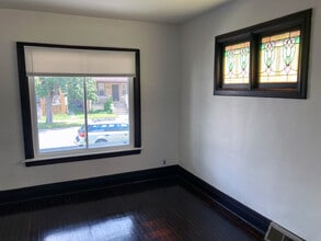 12087 Saint Aubin St, Unit Flat A in Hamtramck, MI - Foto de edificio - Building Photo