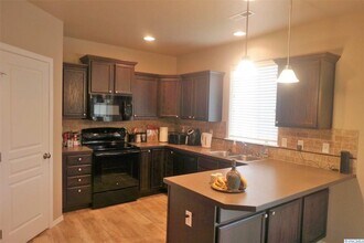 9411 W 5th Pl in Kennewick, WA - Building Photo - Building Photo