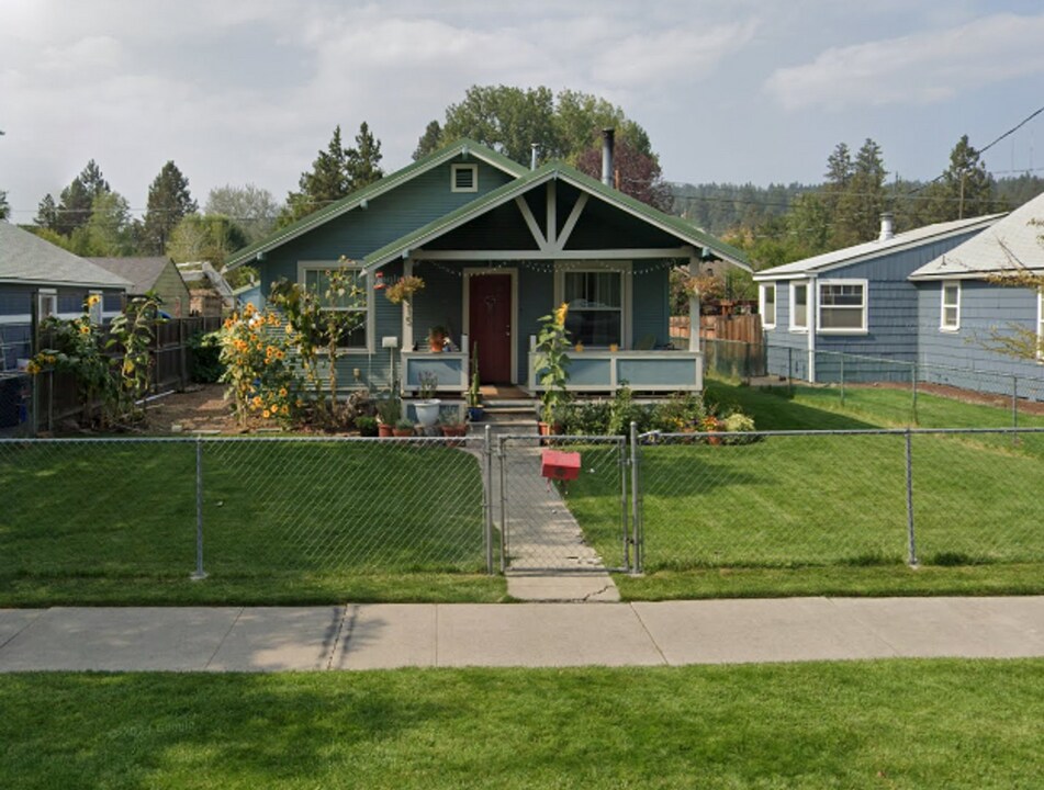 1315 NW Columbia St in Bend, OR - Building Photo