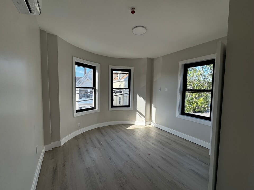56 Sachem St, Unit 2 in Lynn, MA - Foto de edificio