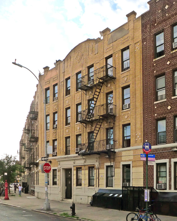 3403 14th Ave in Brooklyn, NY - Building Photo