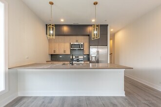 4021 N Keystone Ave in Chicago, IL - Building Photo - Building Photo