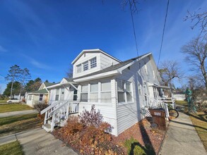 1102 Chestnut St in Cadillac, MI - Building Photo - Building Photo