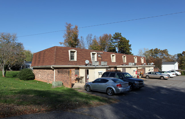 373 14th Ave NE in Hickory, NC - Building Photo - Building Photo