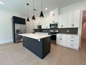 4414 Elmwood St in Houston, TX - Building Photo - Building Photo