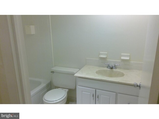 379 Old Forge Crossing in Devon, PA - Building Photo - Building Photo