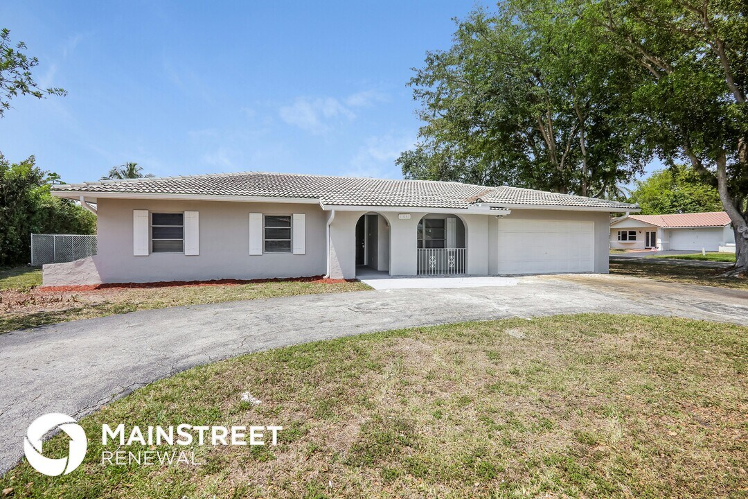11041 Glenwood Dr in Coral Springs, FL - Building Photo